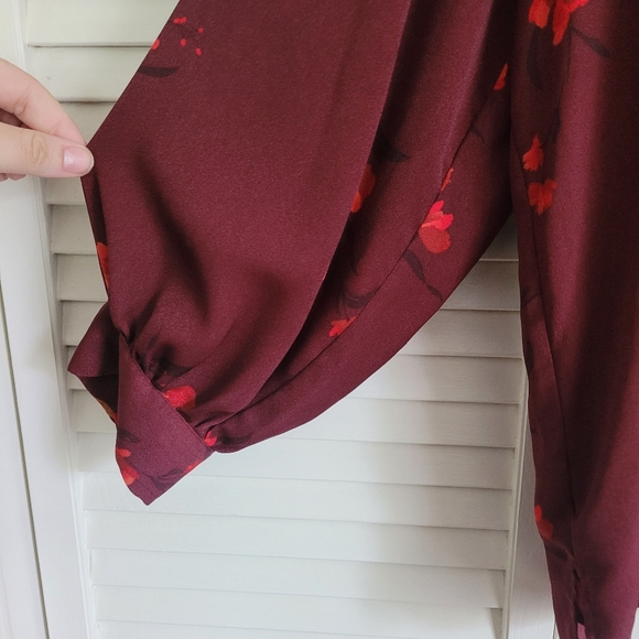 Ava& Viv (3X) Women's top V neck tunic in maroon floral blouse - Picture 4 of 5